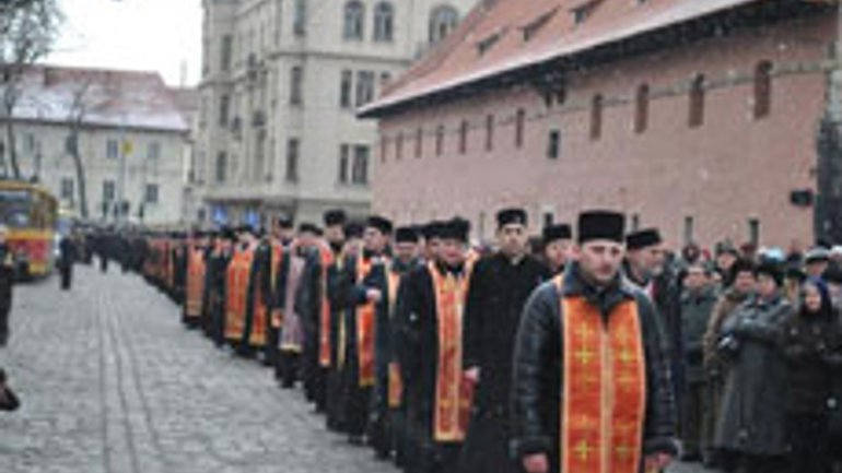 Традиційна молитовна хресна дорога у Львові цьогоріч мала свою особливість - фото 1