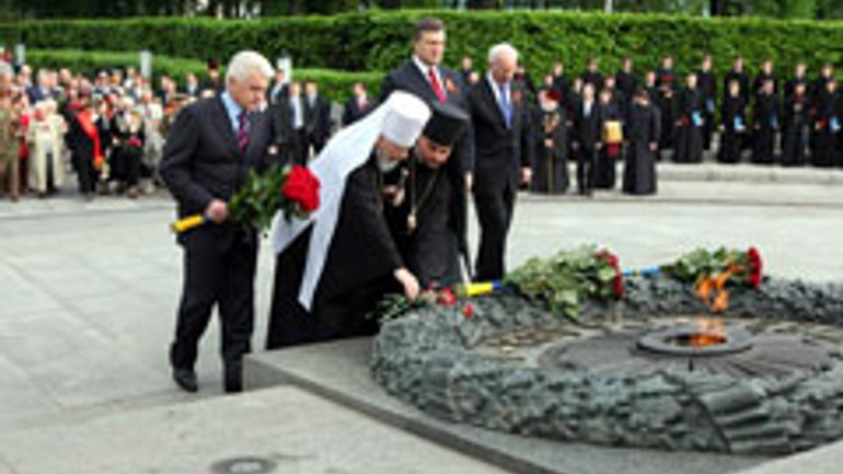 В день Победы Предстоятель УПЦ совершил заупокойную литию у могилы Неизвестного солдата - фото 1