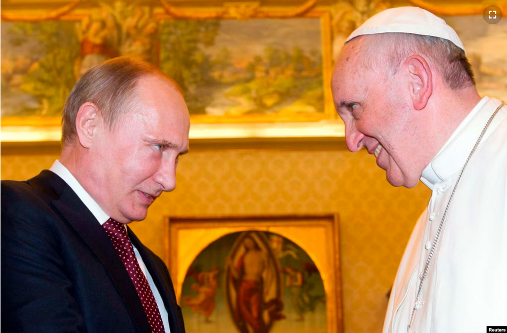 Папа Римський Франциск (праворуч) і президент Росії Володимир Путін. Ватикан, 25 листопада 2013 року - фото 133333